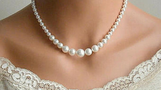 Do men find jewellery attractive or unattractive?