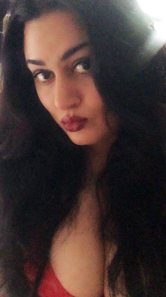 Should I straighten my hair for my boyfriend's birthday or leave it natural?