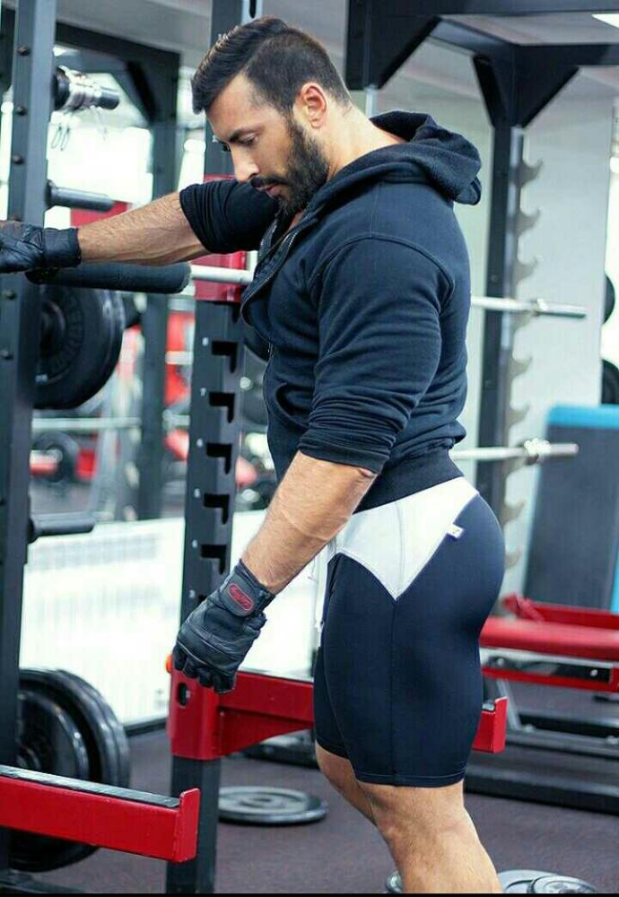 does girls like butts in boys..???