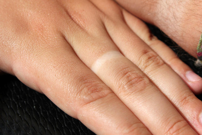 Would you be offended if your SO didn't wear his/her wedding ring ?