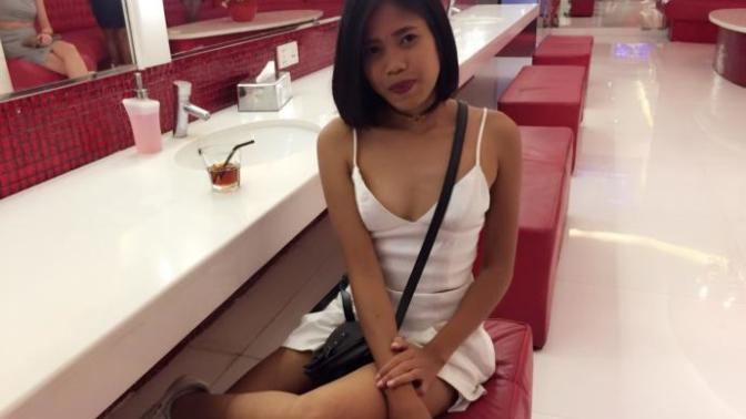 How do I look? What u prefer big boobs or small boobs like me?