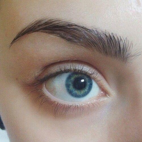 Do you prefer Natural Eyebrows or Drawn On?