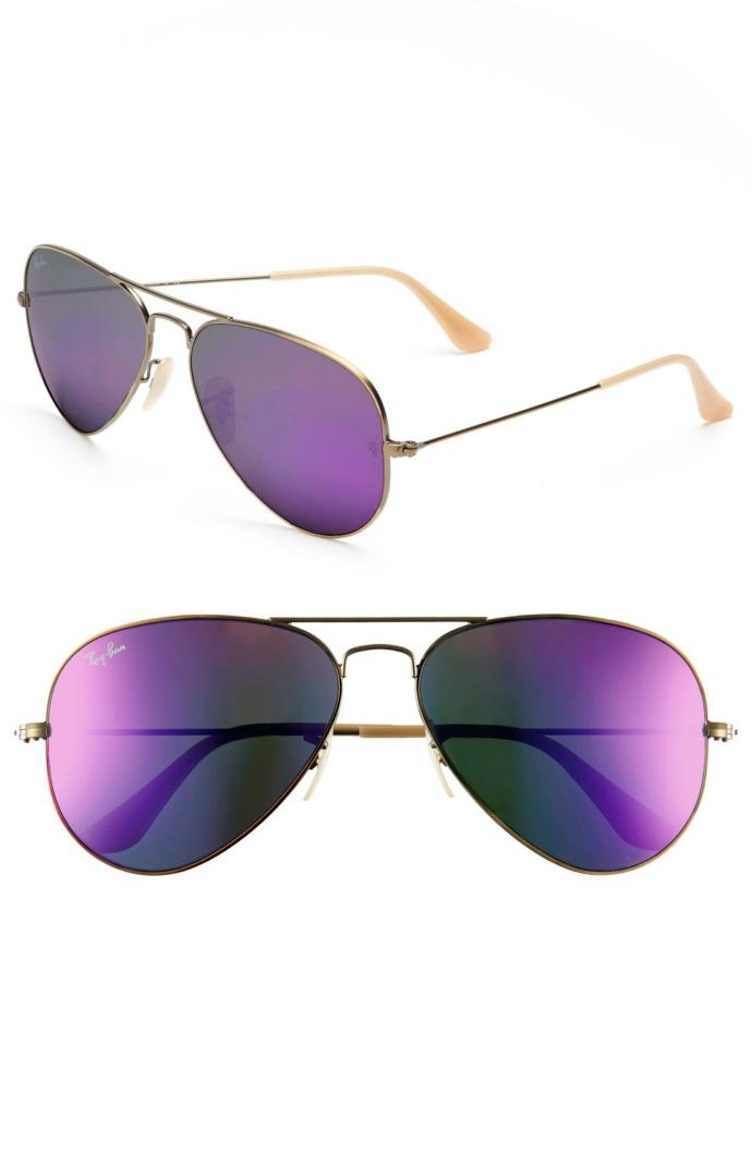 Which of the following sunglasses fits better?