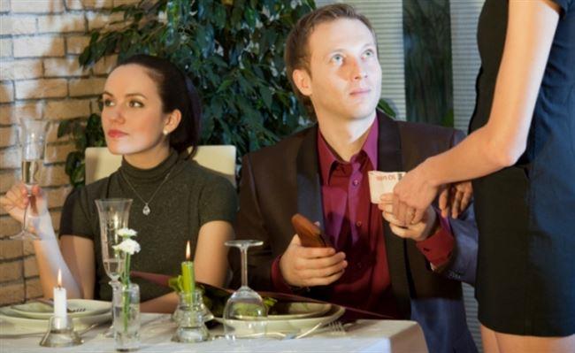 is the dating rule, that men should pay for the entire first date sexist?