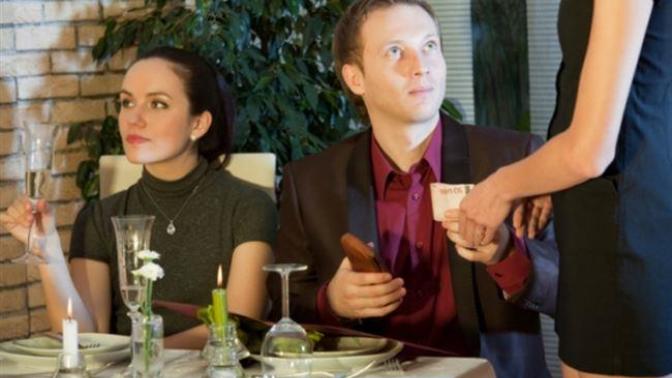 Is the dating rule, that men should pay for the entire first date sexist?