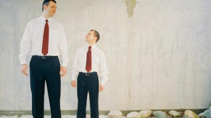 Which advantages and disadvantages are there being short and tall?