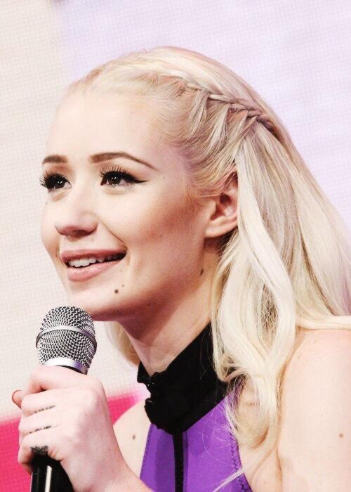 On a scale of 1-10, how hot is Iggy Azalea?