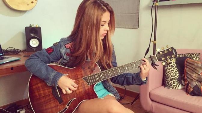 Does anyone else play guitar? What do you like to play?