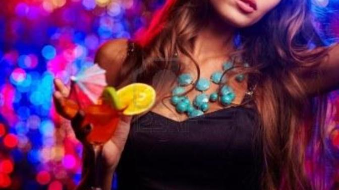 Guy's would you be ok with your girlfriend going clubbing?