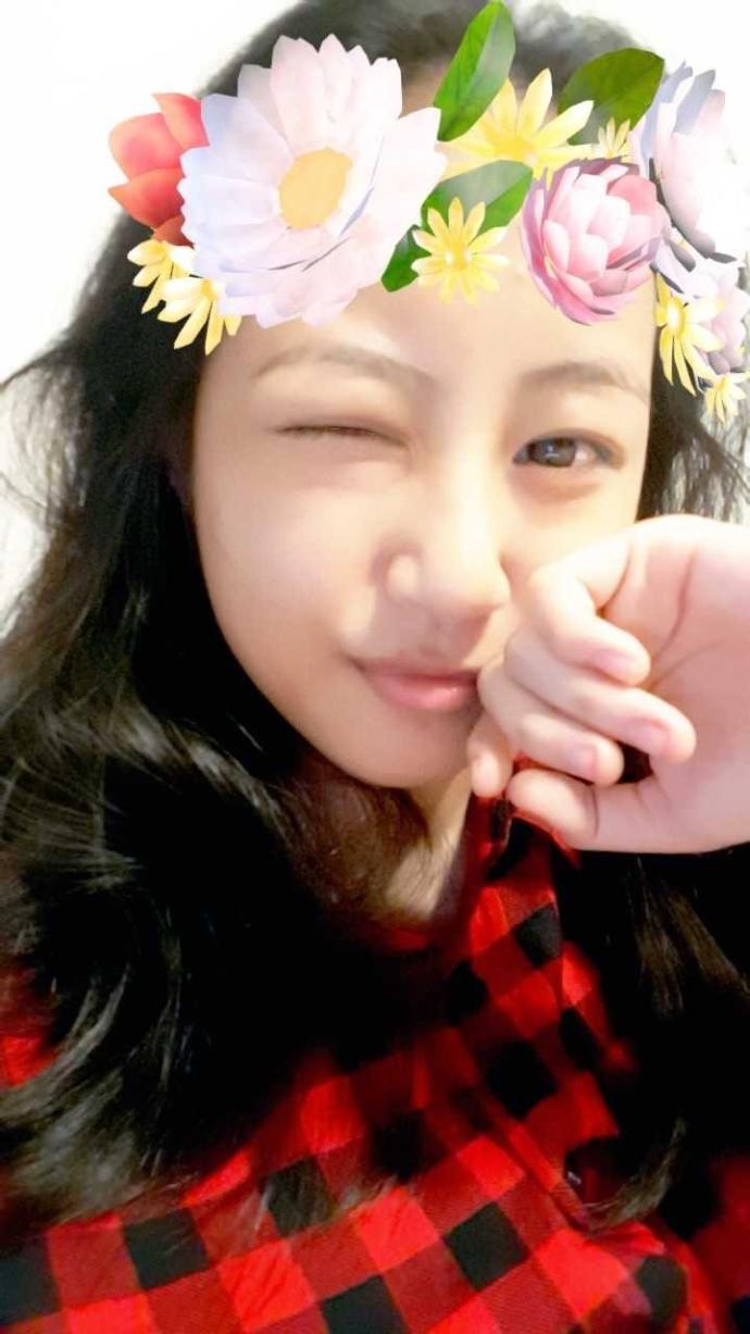 Do you think i look cute/attractive/ugly??