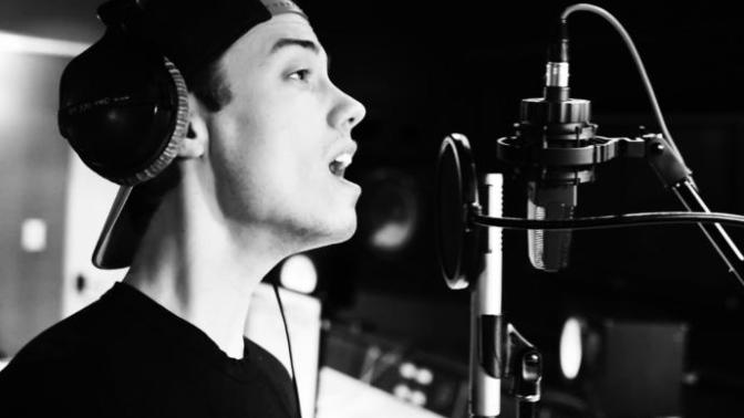 Rate Leroy Sanchez's physical attractiveness on a scale of 1-10?