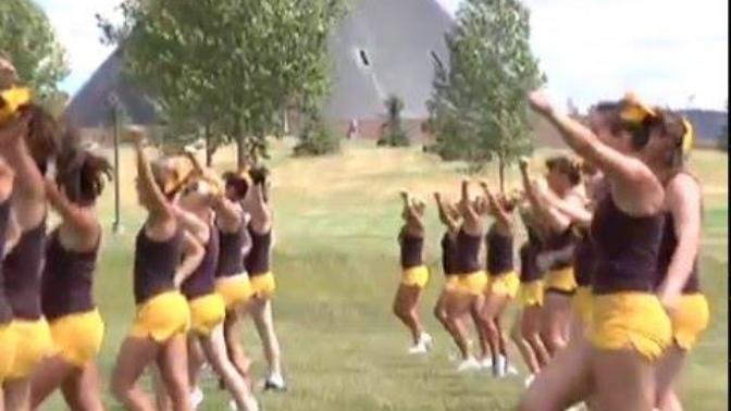 Has anyone else noticed you RARELY see bottom-heavy cheerleaders?
