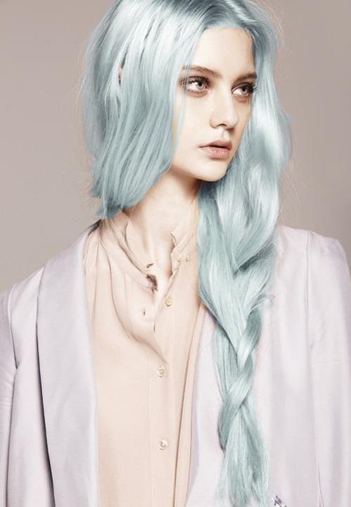 If I'd chose a women with an other worldly hair hue, it would have to be her lol agree?