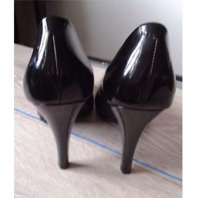 Girls, wearing heels for the first time, do you think I'll be able to walk in these alright?