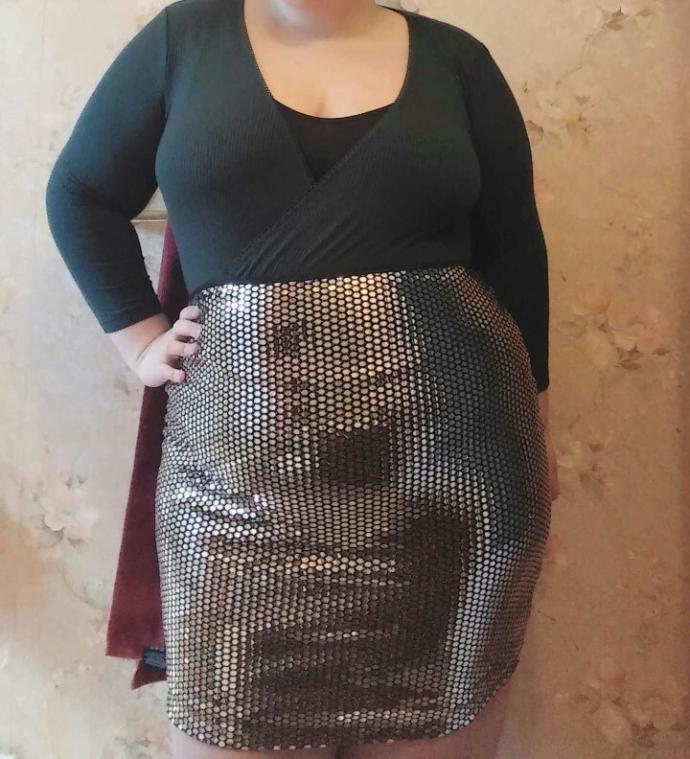 Which skirt is better??