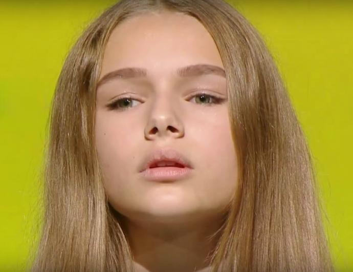 What color eyes of this girl?