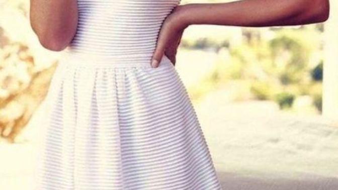 Which do guys prefer women dressing like, Modest or Revealing?