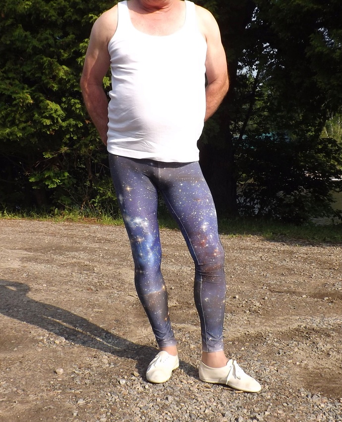 Can girls with big butts wear leggings as trousers?