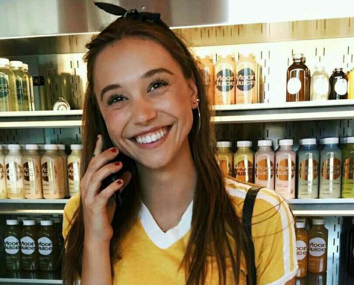 alexis ren hot or not??