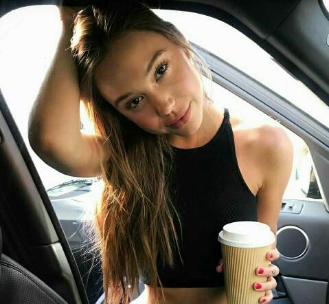 alexis ren hot or not??