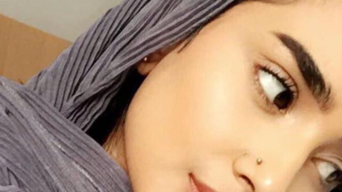 Guys do you like girls with makeup? Or you don't like it to be too much? And girls do you like wearing makeup most of the time?
?