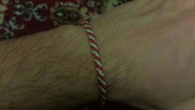 Would girls think that if a boy weares a bracelet like this, he has a gf?