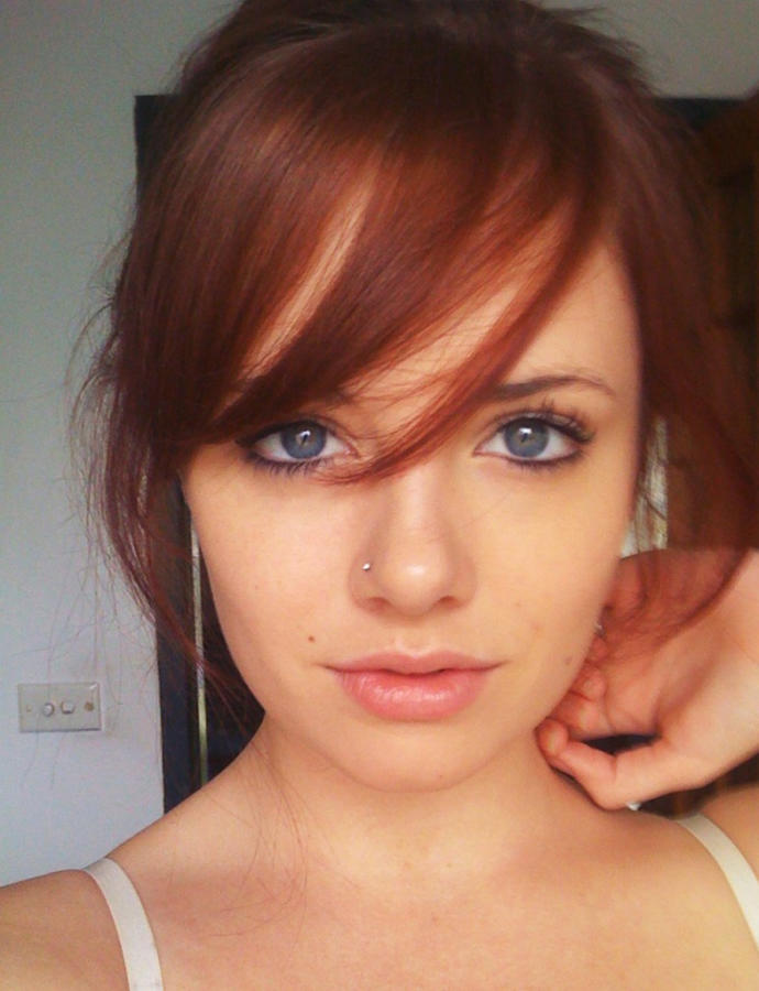 Freckle on upper lip hot or not?