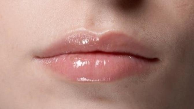 Do you prefer plump or average sized lips?