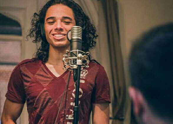 Is Anthony Ramos cute? I think he is.?
