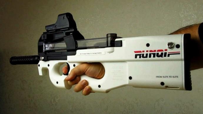 Steyr AUG vs p90??