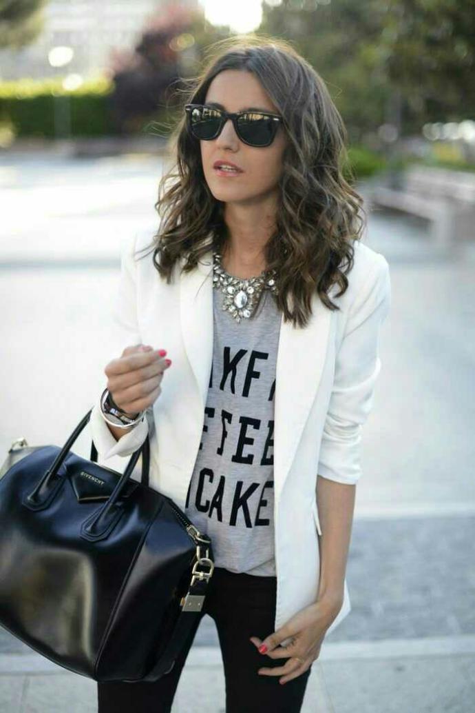 Do you think the blazer with jeans and a graphic tees are a good style??