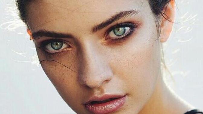 Which eye color is more attractive?