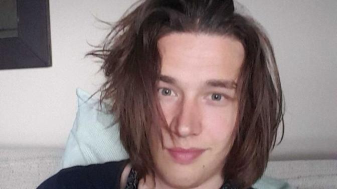 What do you prefer... having long hair or short? and what do you like on guys/girls depending what you're in to?