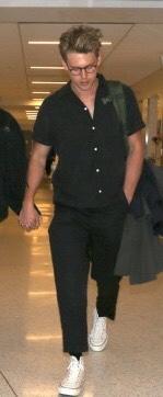 What do you think about this outfit? Is it attractive?