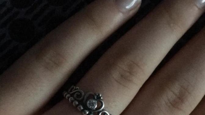 Does this ring look like sn engagement ring?