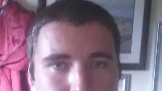 Rate my friend, who has low self confidence. 1-10 ugly-very ugly. attractive-very attractive?