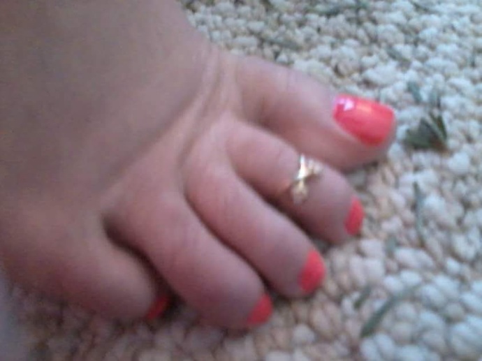 How do I get a girl to send feet pics?