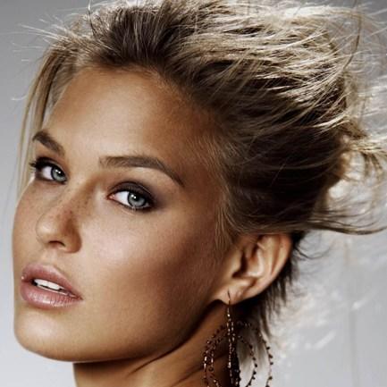 Guys, beautiful girls with "lots" of cellulite - can you over look it?
