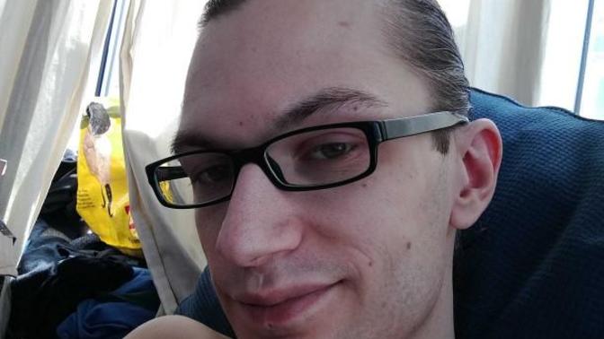 How do I look? good, bad, dateable?