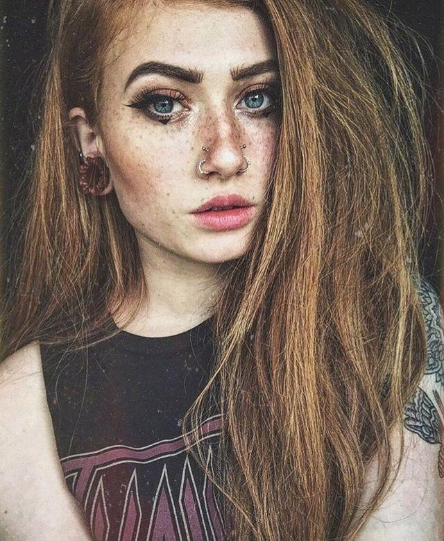 Which makeup look do you like more on a woman for a formal evening occasion (ignore the hair and eyebrows, only look at makeup)?