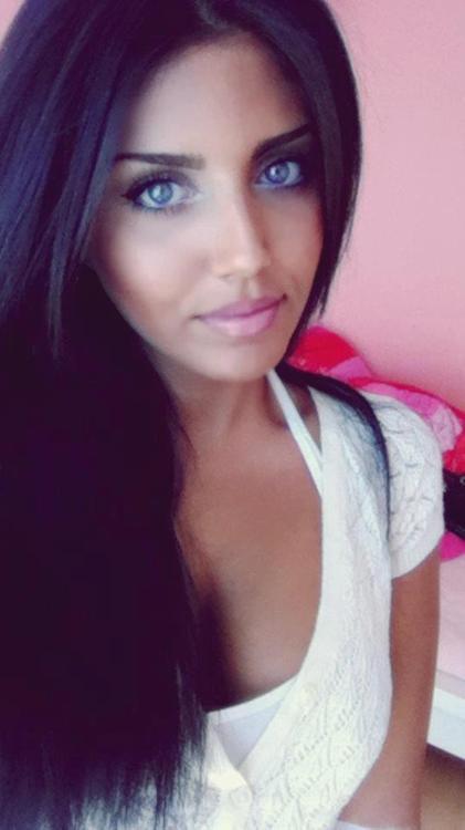 Guys, seriously.. Why do you mostly commit to average looking girls and leave the gorgeous girls hanging?