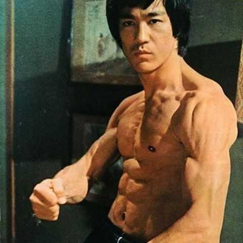 Which male body part do you prefer ??