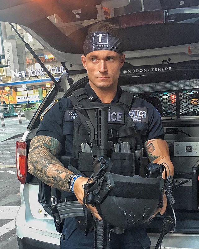 FIREFIGHTERS OR POLICE OFFICERS? Which is the hottest profession?