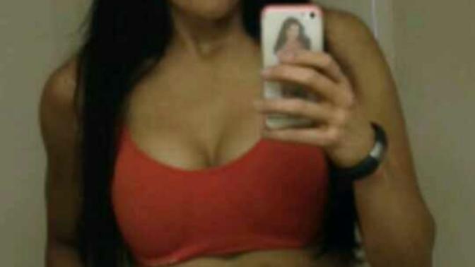 Do girls get turned on when they see other girls with six pack abs?