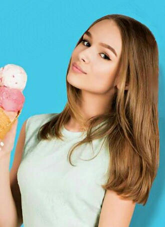 Who has more beautiful face?