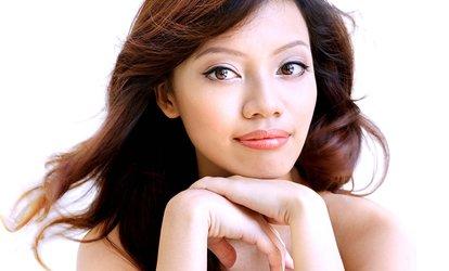 Hey guys, can you tell me if you think this girl/woman is pretty? Are you sexually attracted to her? out of a scale of 1-10, what would you rate?