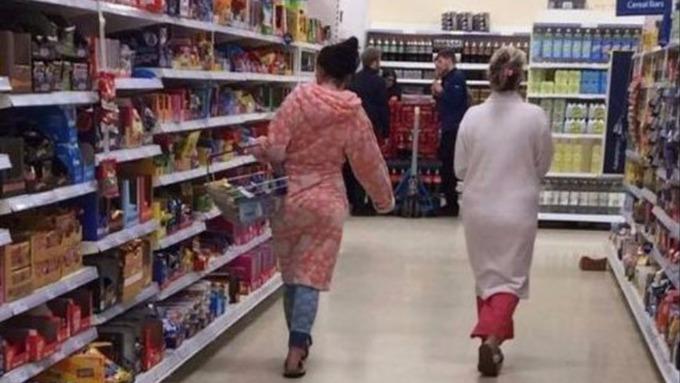 Would you grab groceries (at night) in your pyjamas?