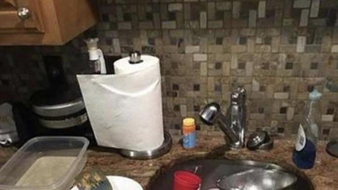 Girls what would be you're first impression if u walked into a guy's kitchen looking like that? Would u help or leave straight for the door?