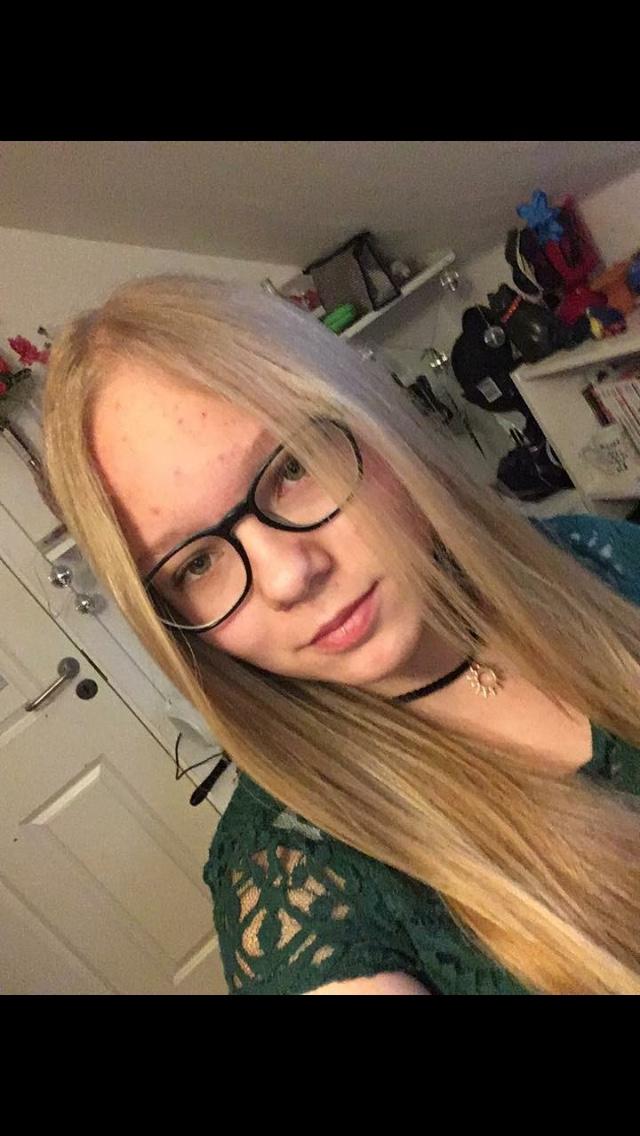 I don't know what to write XD please help?