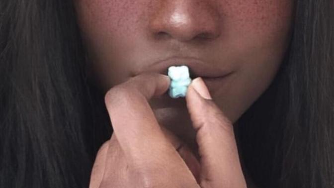 Girls, Does anyone know what are her contact lenses please?